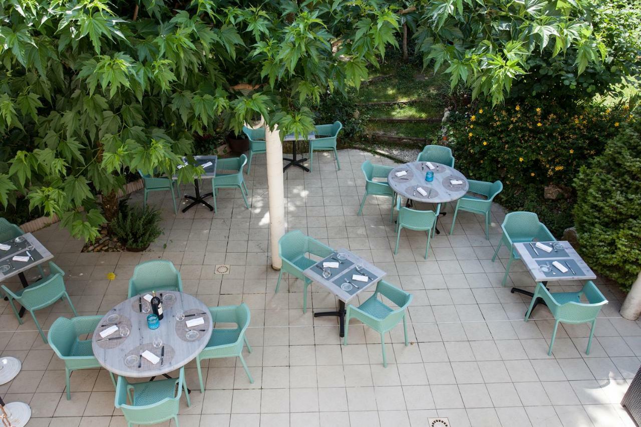 Hotel Le Lion D'Or Manzac-sur-Vern Zewnętrze zdjęcie
