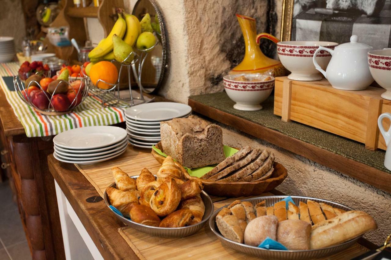 Hotel Le Lion D'Or Manzac-sur-Vern Zewnętrze zdjęcie